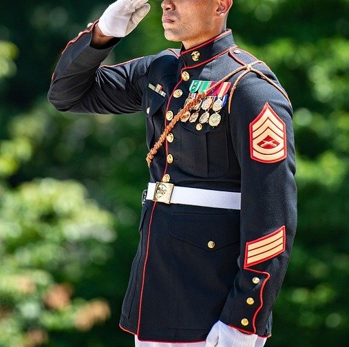 軍服を着た男性の写真